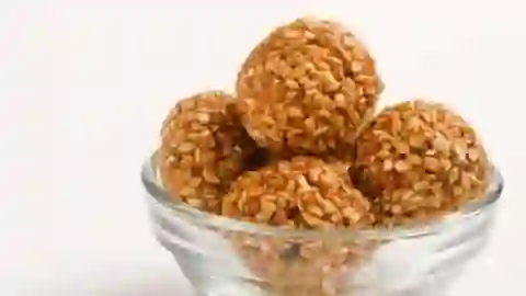 Til ke laadoo of Sakat Chauth Special Recipe: आज है सकट चौथ, पूजा में बनाएं टेस्टी तिल के लड्डू